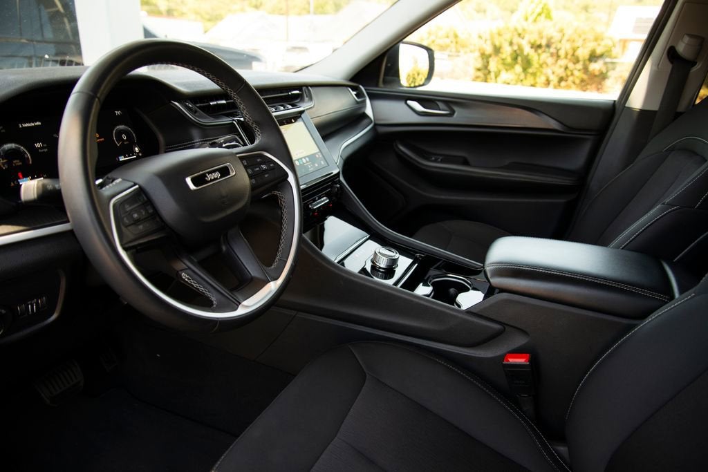 2023 Jeep Grand Cherokee Laredo 4x4