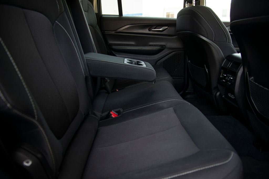 2023 Jeep Grand Cherokee Laredo 4x4