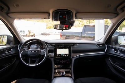 2023 Jeep Grand Cherokee Laredo 4x4
