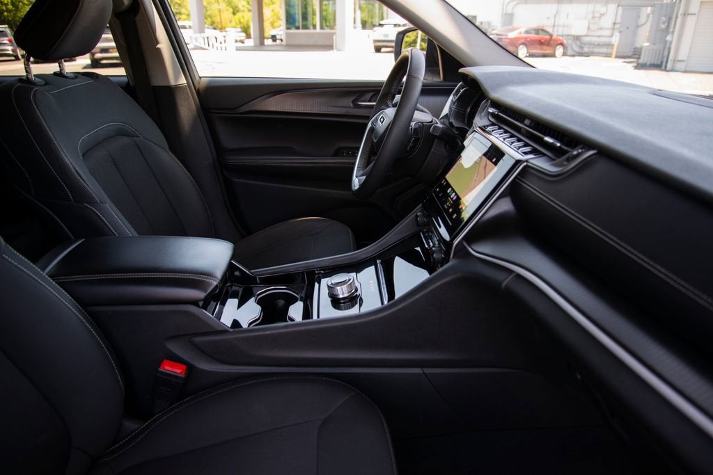 2023 Jeep Grand Cherokee Laredo 4x4