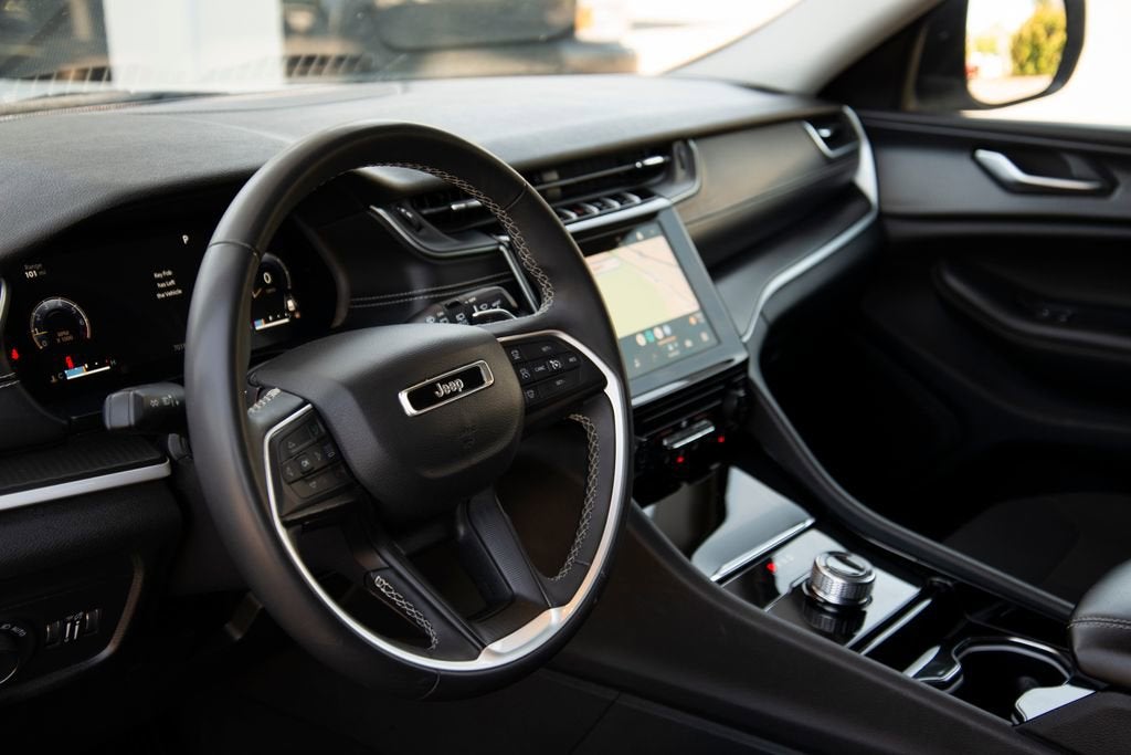 2023 Jeep Grand Cherokee Laredo 4x4