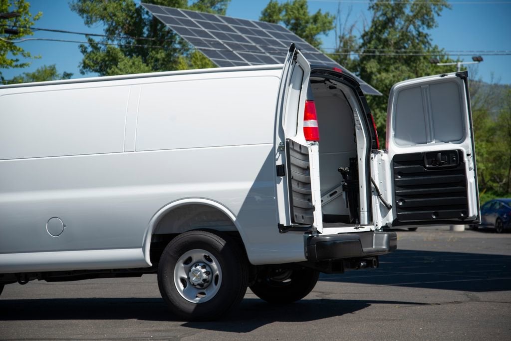 2025 Chevrolet Express Cargo WT