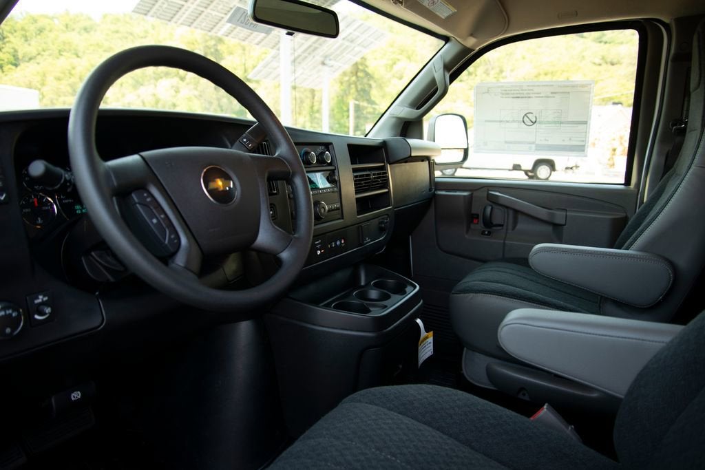 2025 Chevrolet Express Cargo WT