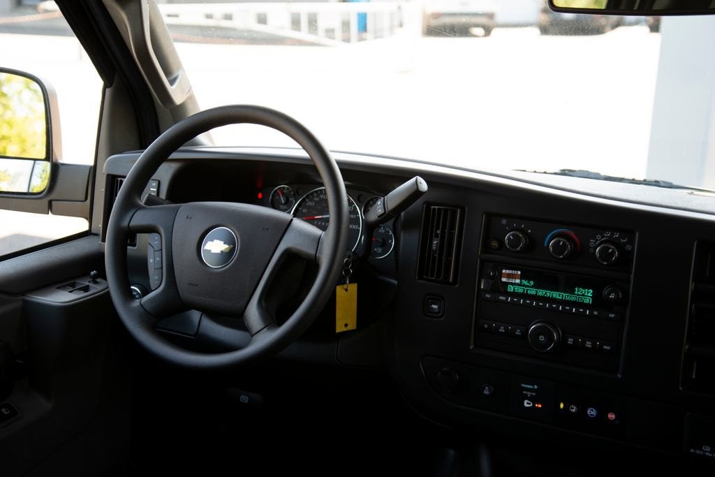 2025 Chevrolet Express Cargo WT