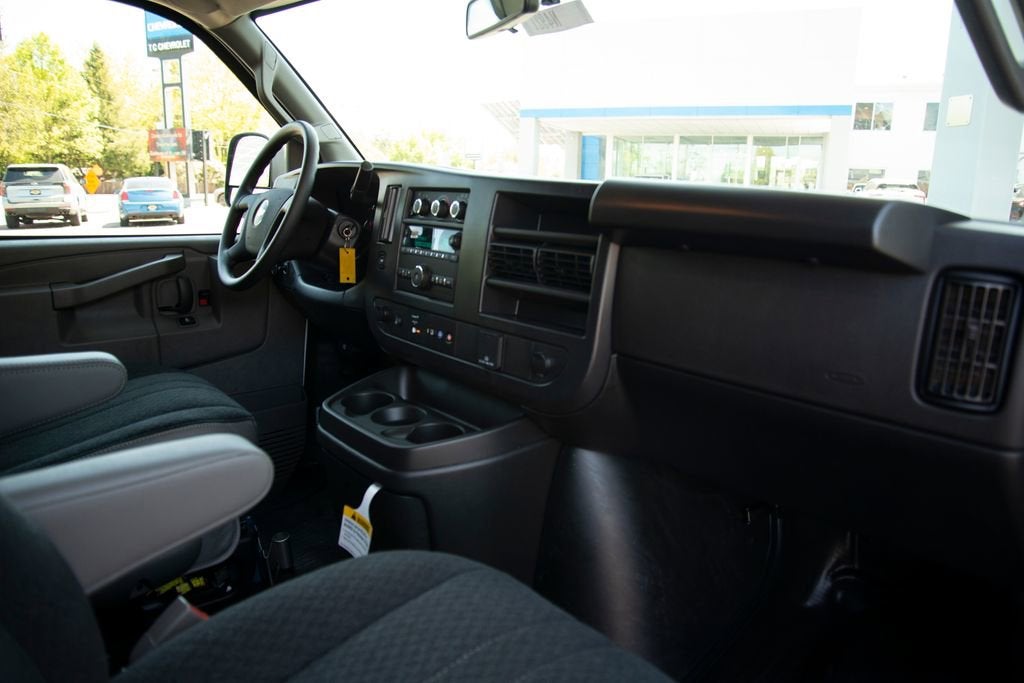 2025 Chevrolet Express Cargo WT
