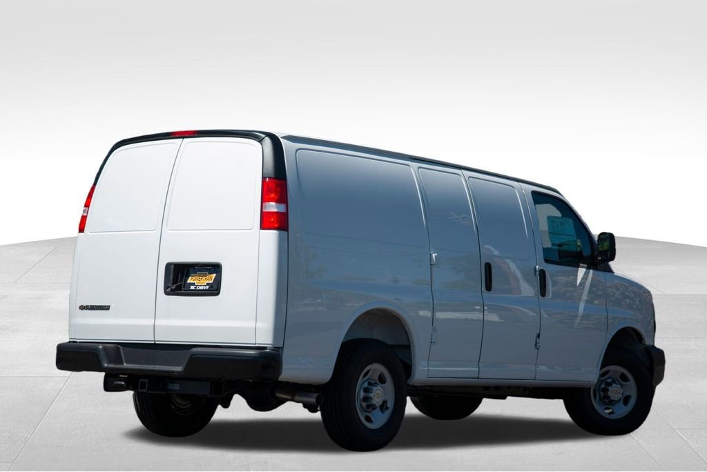 2025 Chevrolet Express Cargo WT