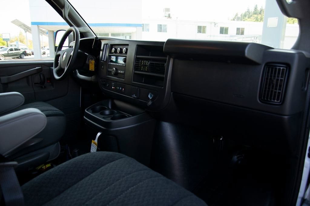 2025 Chevrolet Express Cargo WT