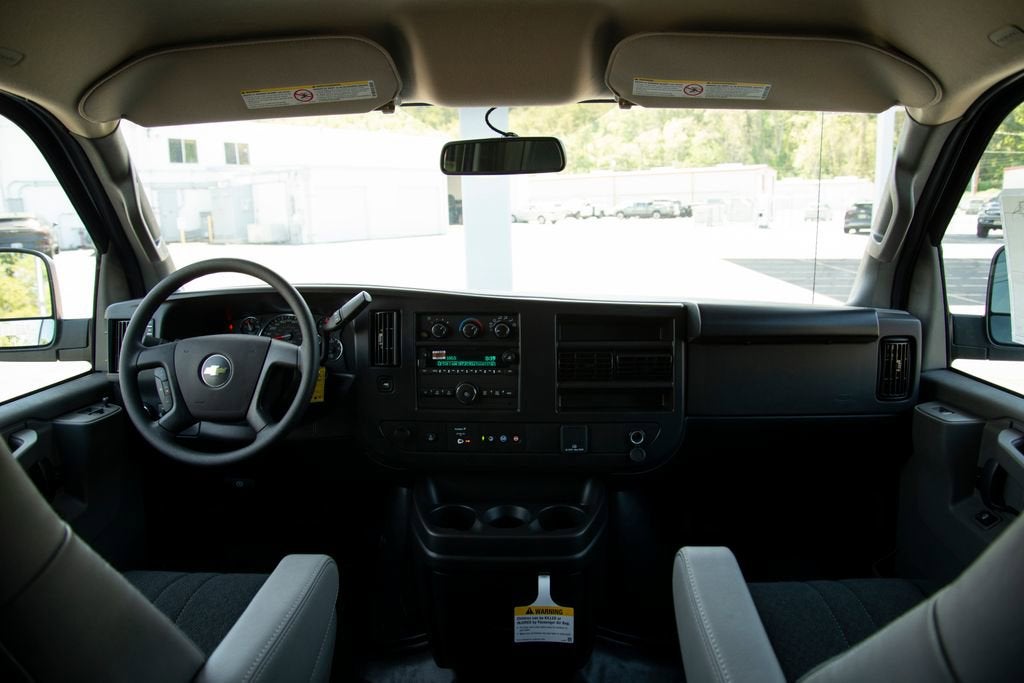 2025 Chevrolet Express Cargo WT