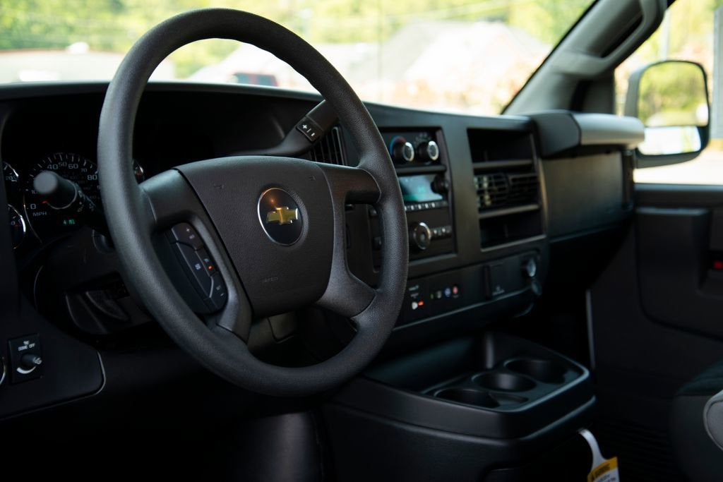 2025 Chevrolet Express Cargo WT