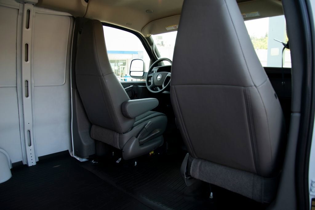 2025 Chevrolet Express Cargo WT