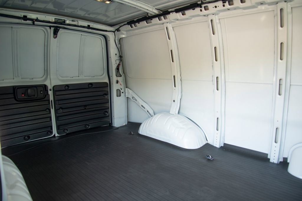 2025 Chevrolet Express Cargo WT