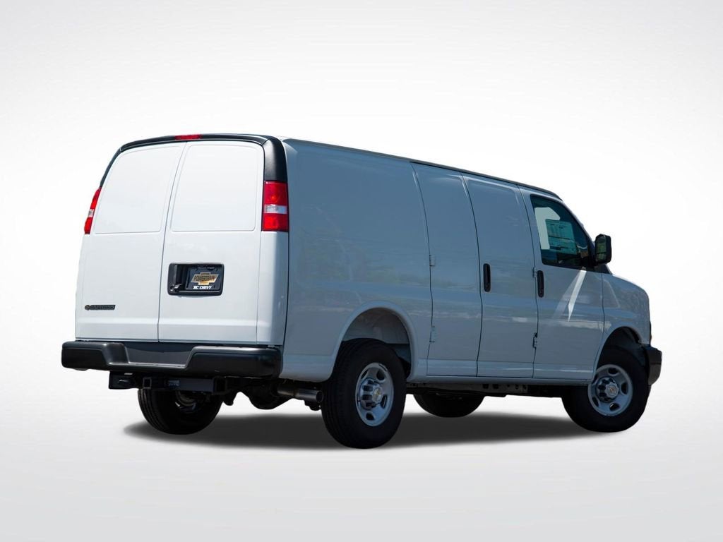 2025 Chevrolet Express Cargo WT