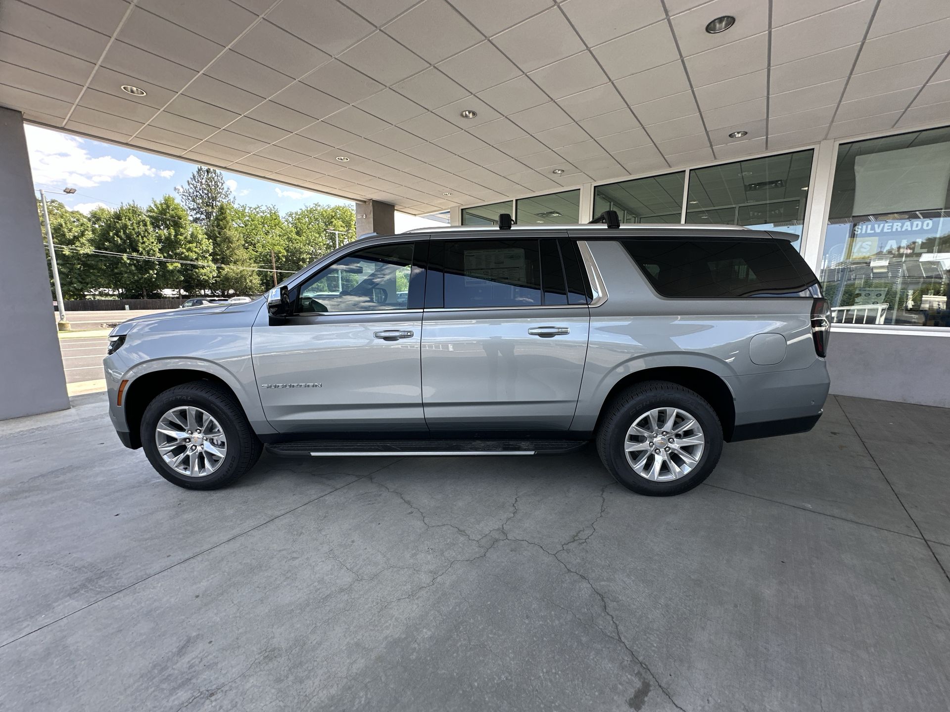 2025 Chevrolet Suburban Premier