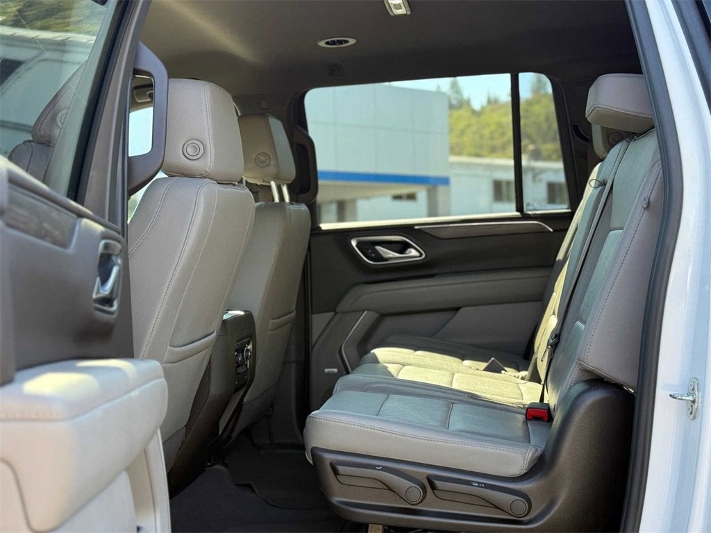 2023 Chevrolet Suburban LT