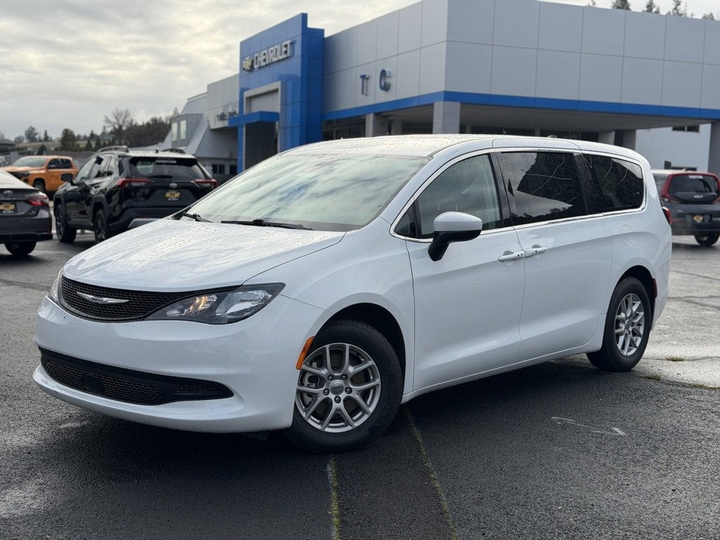 2023 Chrysler Voyager LX