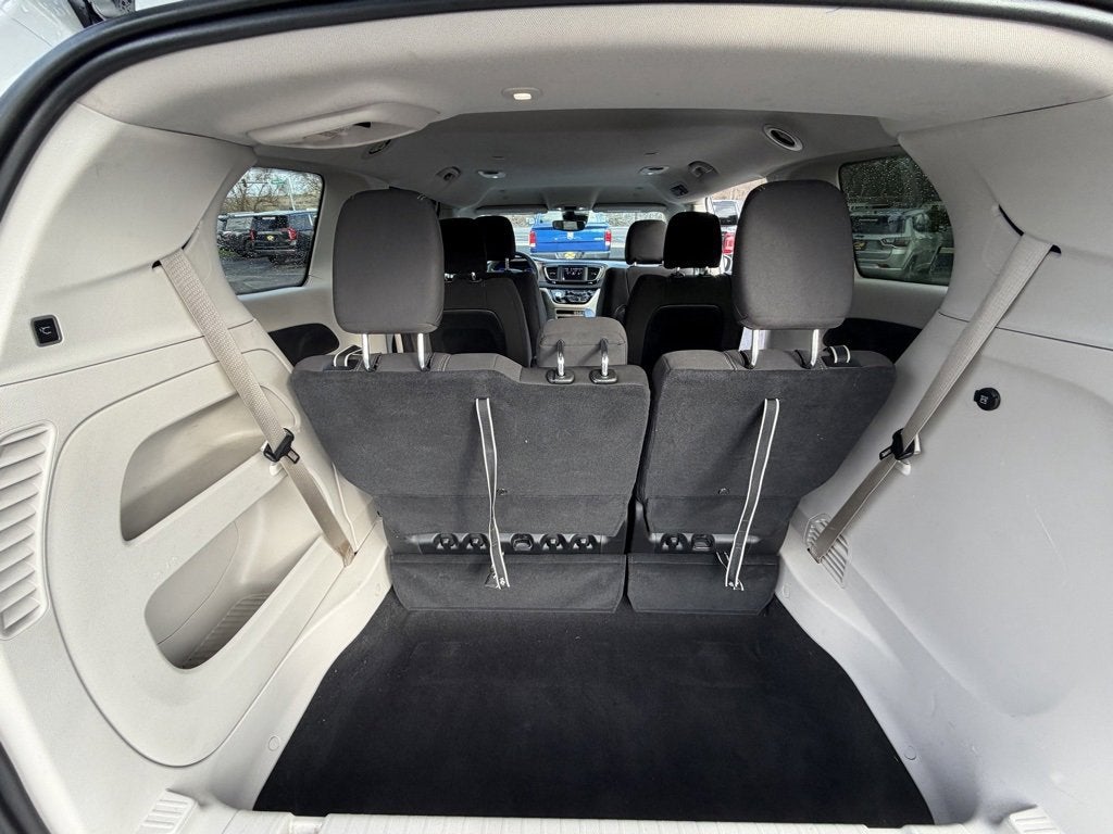 2023 Chrysler Voyager LX