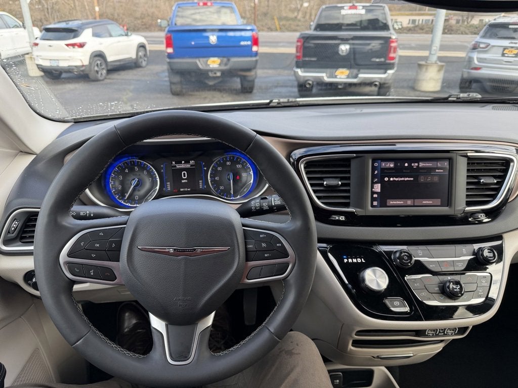 2023 Chrysler Voyager LX