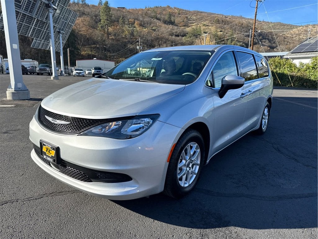 2023 Chrysler Voyager LX