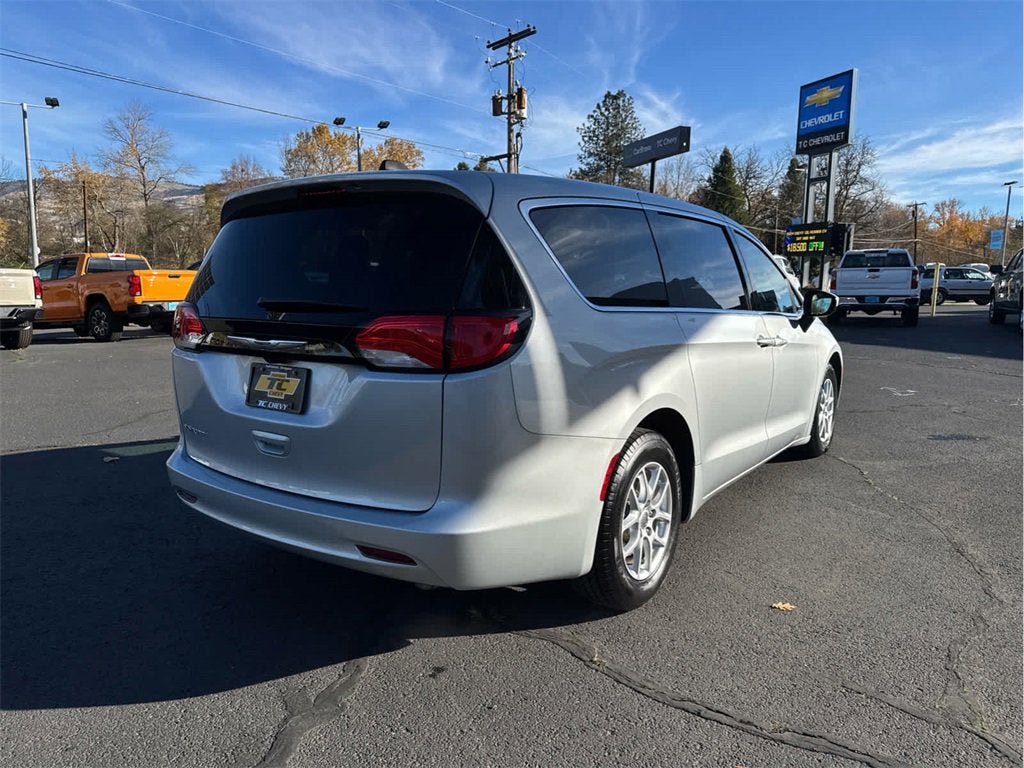 2023 Chrysler Voyager LX