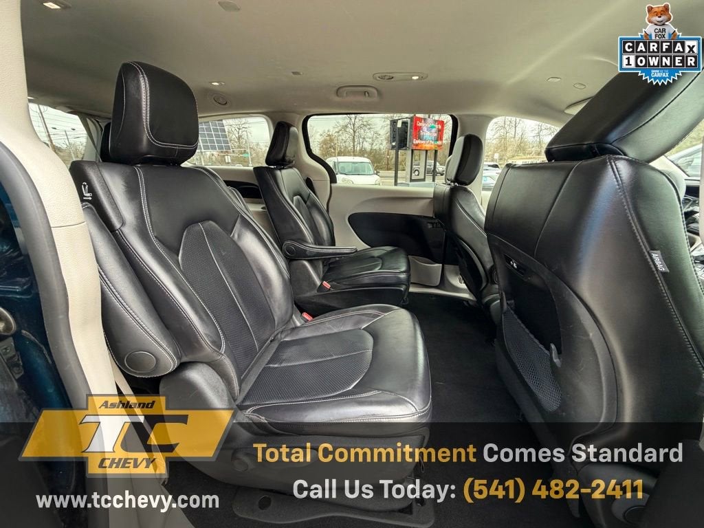 2024 Chrysler Pacifica Hybrid Select