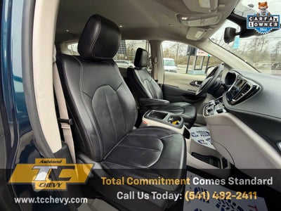 2024 Chrysler Pacifica Hybrid Select