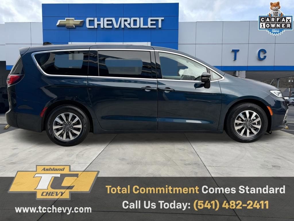 2024 Chrysler Pacifica Hybrid Select