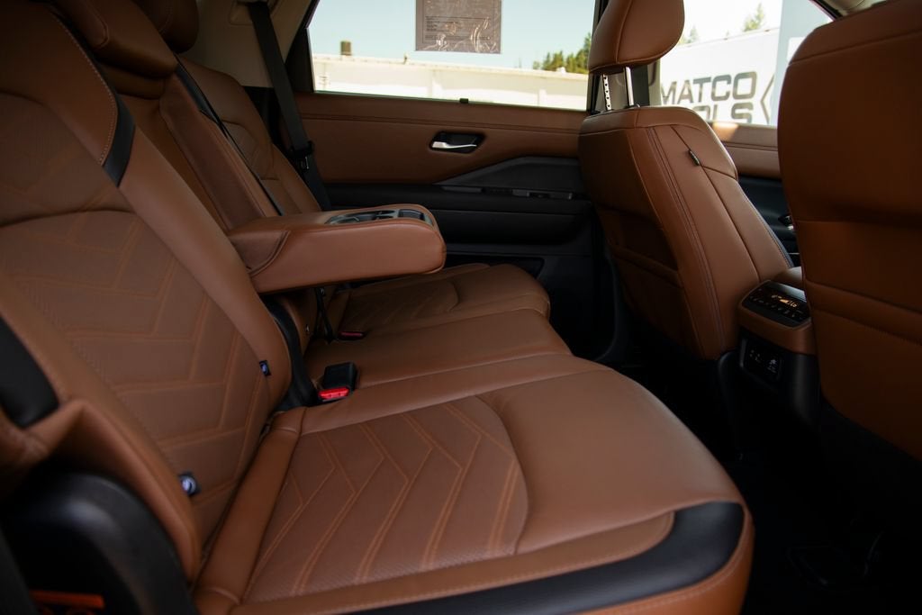 2025 Nissan Pathfinder Platinum 4WD