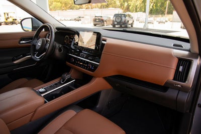 2025 Nissan Pathfinder Platinum 4WD
