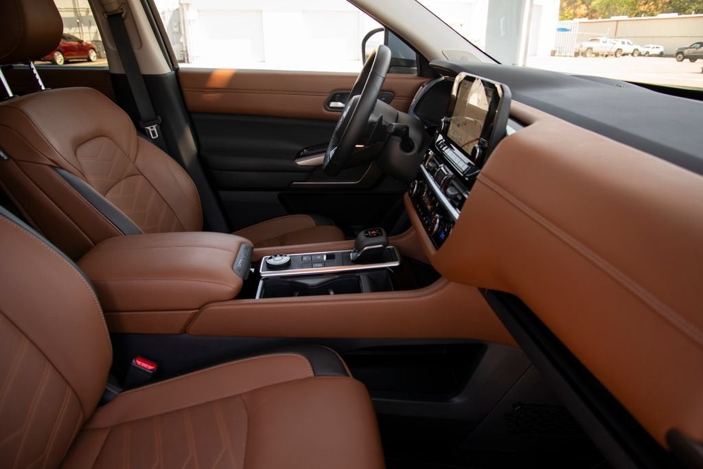 2025 Nissan Pathfinder Platinum 4WD